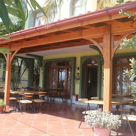 Hotel Flora 3*