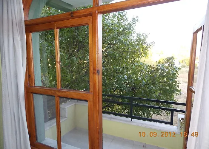 Ξενοδοχείο Flora 3*